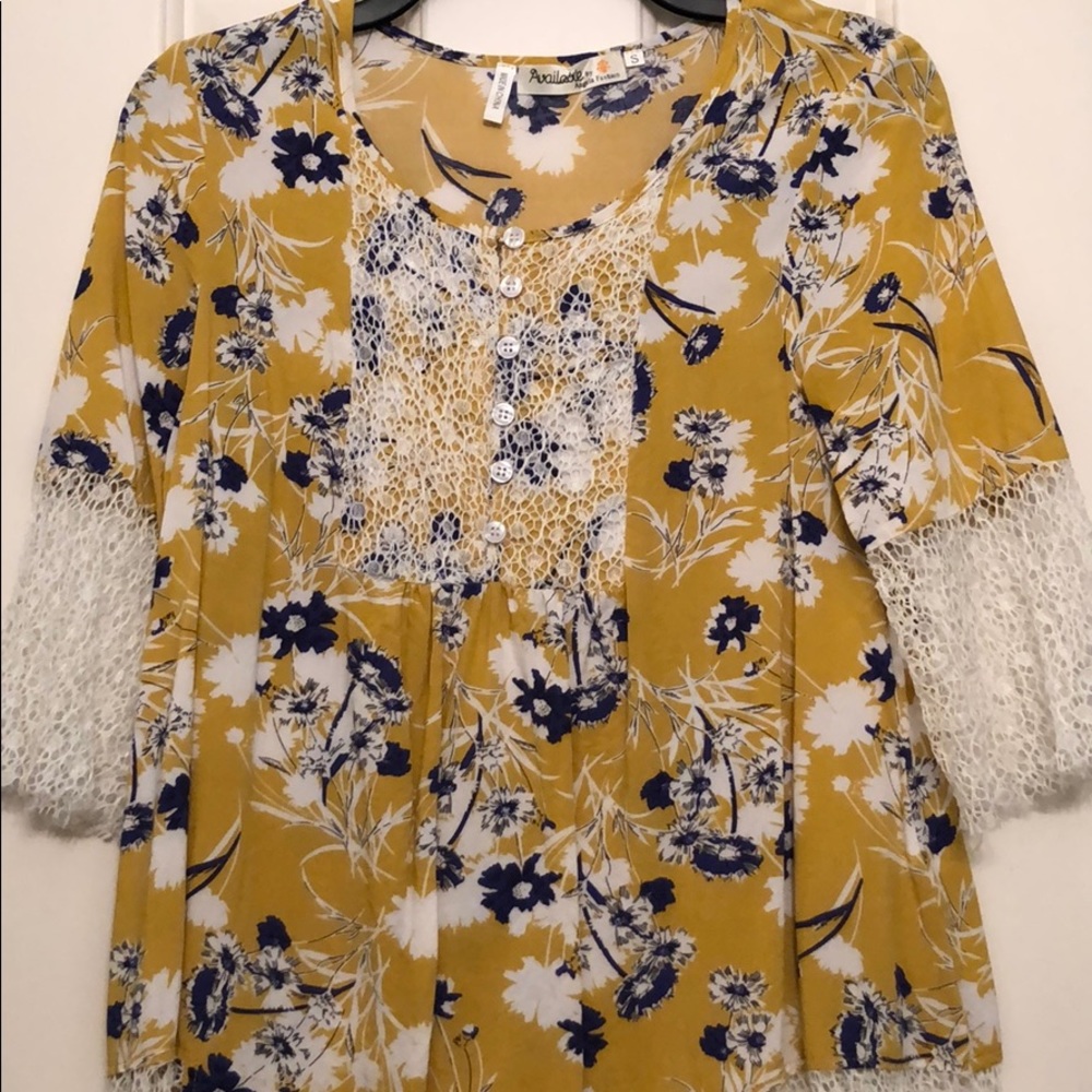 Adorable boutique top